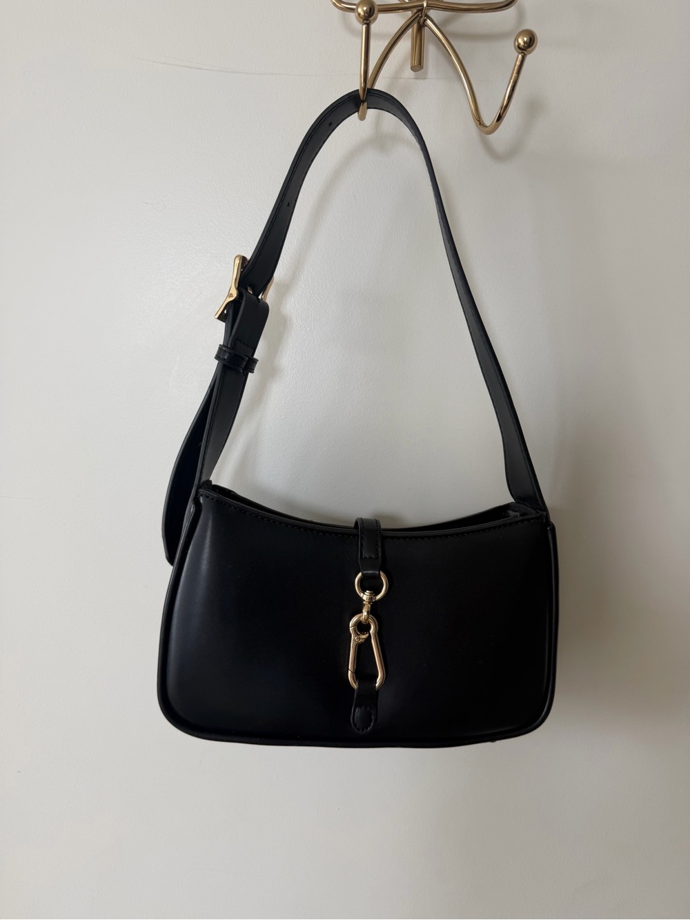 New Classic Black Shoulder Bag with Gold Hardware